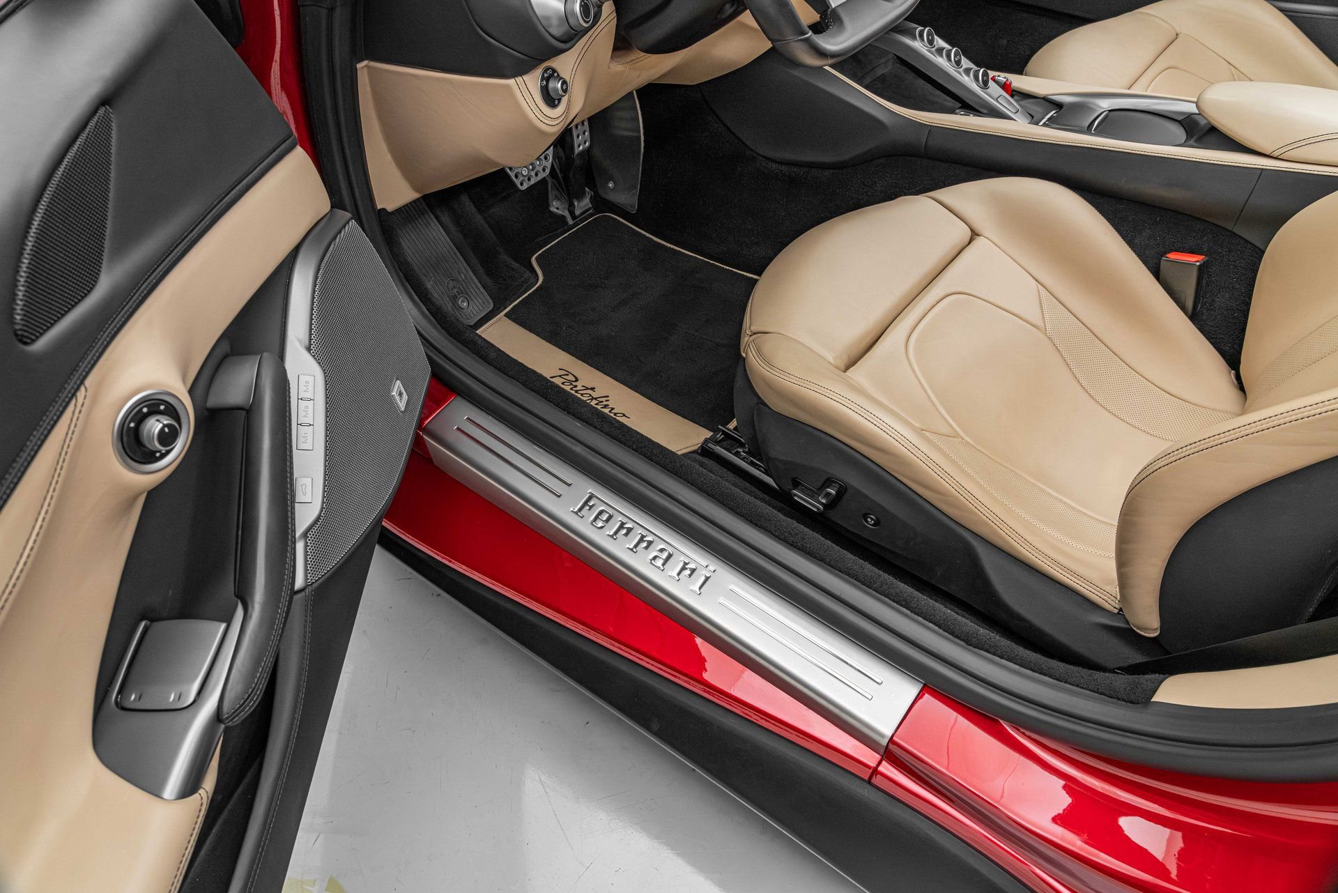 Certified 2020 Ferrari Portofino RWD image 43