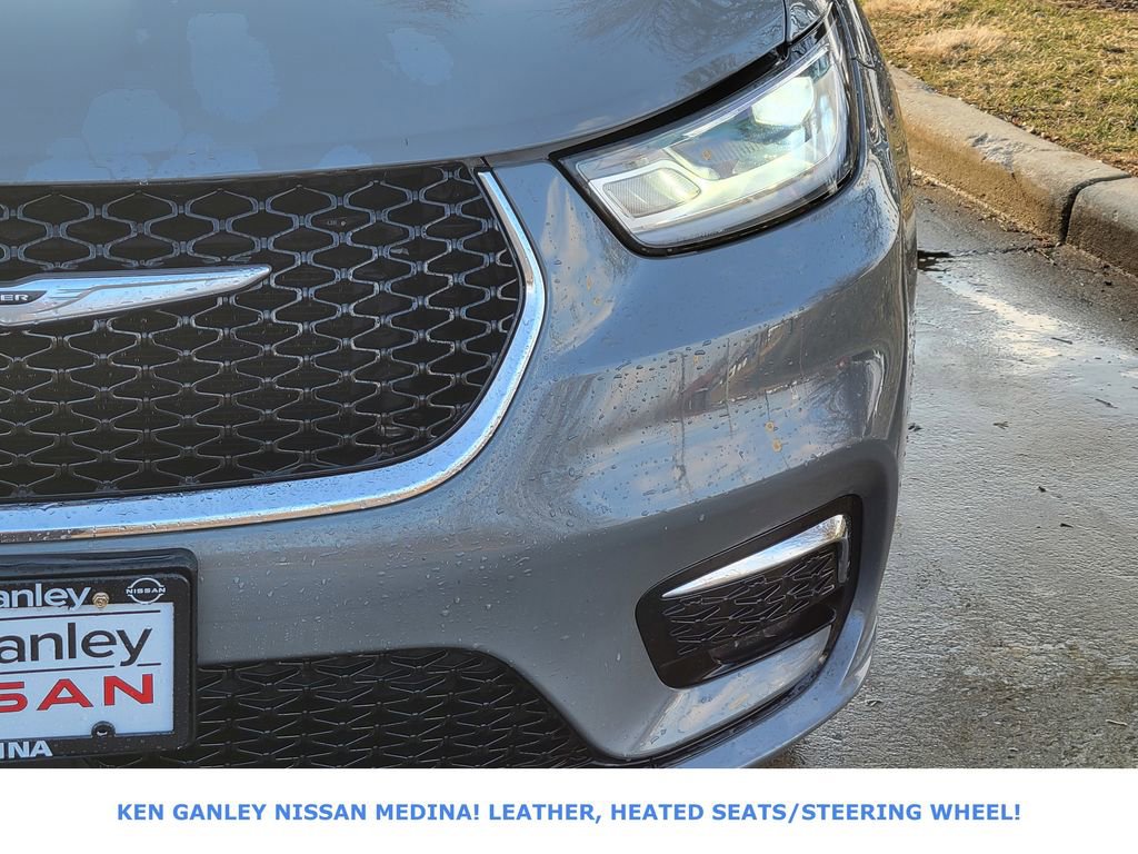 Used 2023 Chrysler Pacifica Touring-L image 10