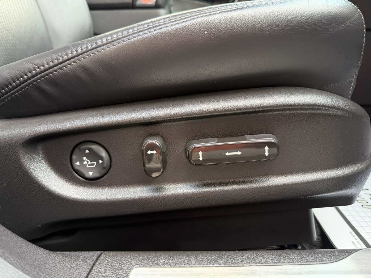 Used 2016 Acura RLX w/ Technology Package FWD image 25
