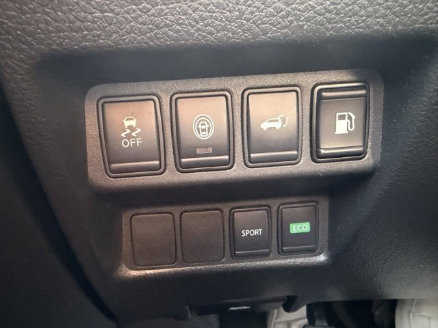 Used 2020 Nissan Rogue SV image 14