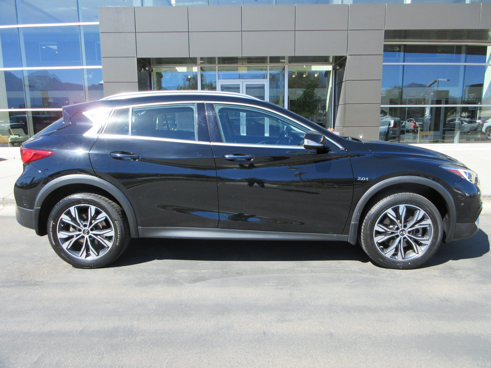 Used 2018 INFINITI QX30 AWD w/ Pro Assist Package image 12