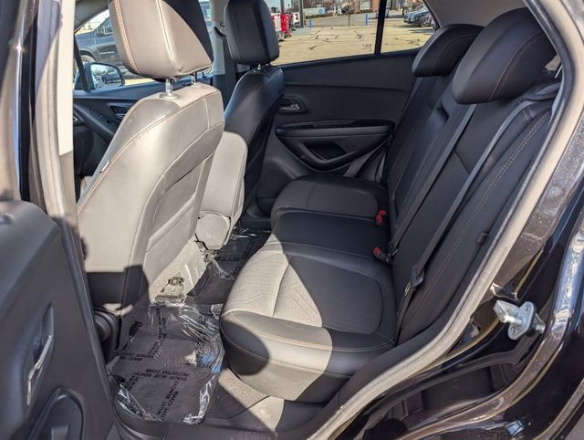 Used 2022 Chevrolet Trax LT w/ LT Convenience Package image 11