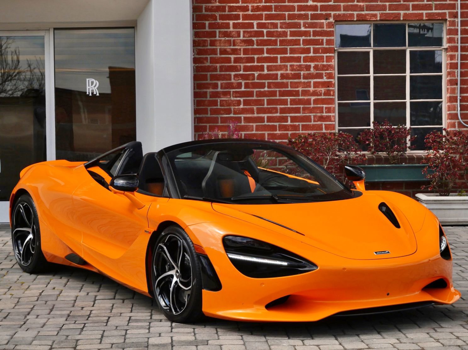 Used 2024 McLaren 750S Spider RWD image 1