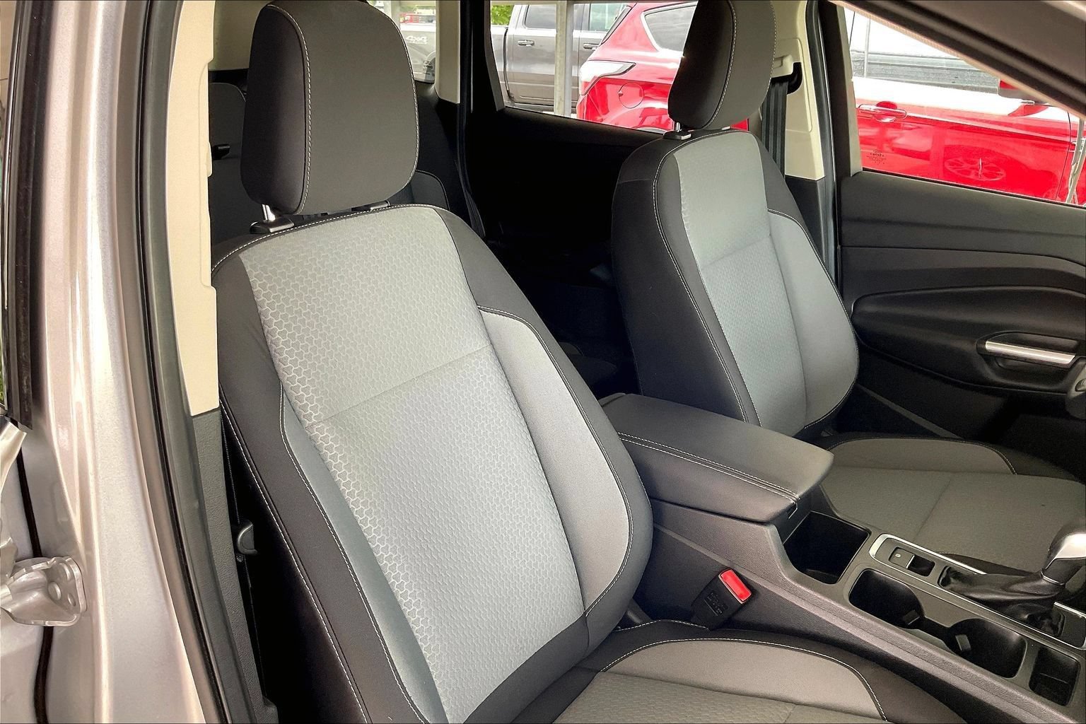 Used 2018 Ford Escape SE w/ SE Sync 3 Package AWD/4WD image 24