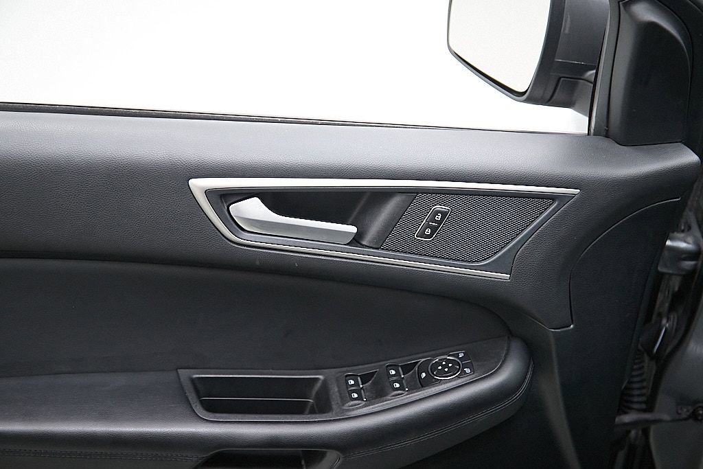 Used 2024 Ford Edge SEL image 11