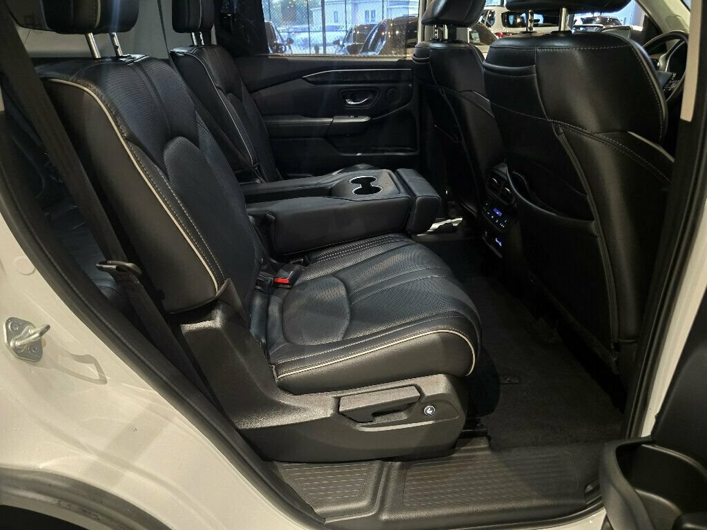 Used 2023 Honda Pilot Elite image 32