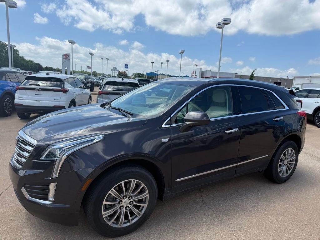 Used 2017 Cadillac XT5 Luxury w/ Driver Awareness Package FWD image 3