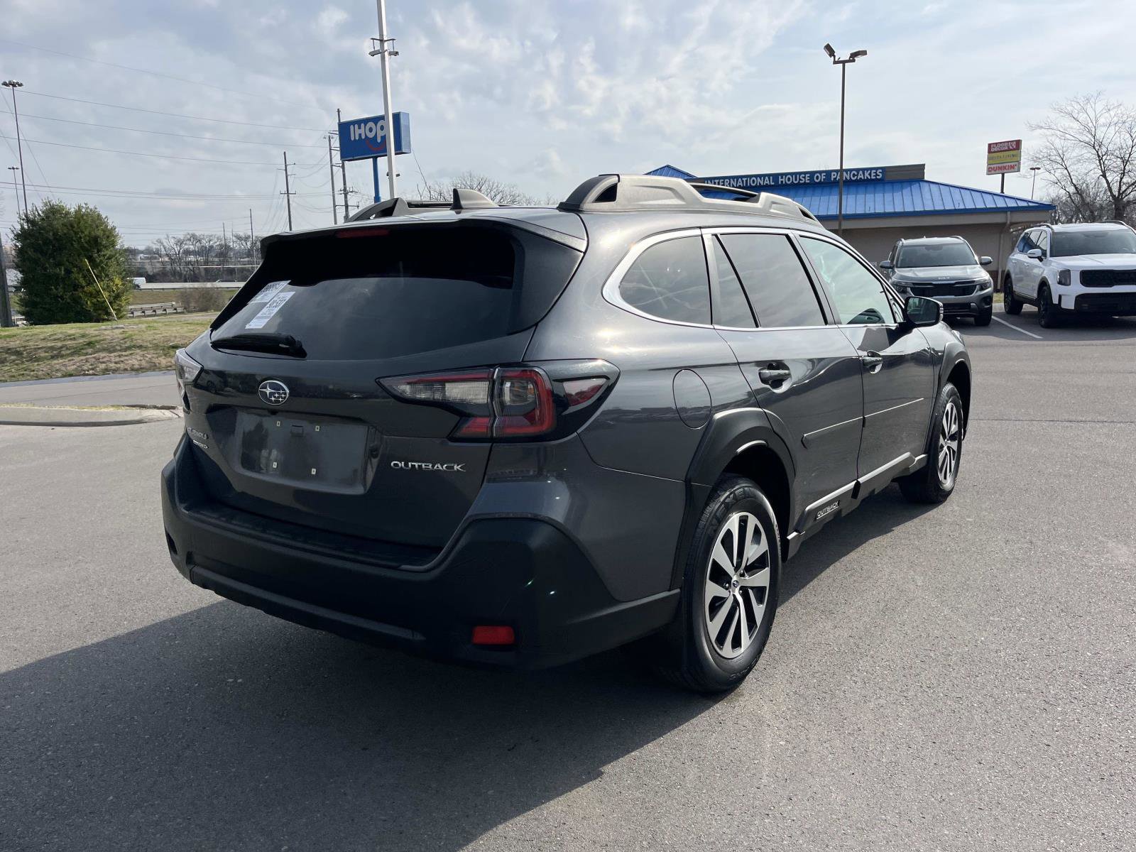 Used 2024 Subaru Outback Premium image 3