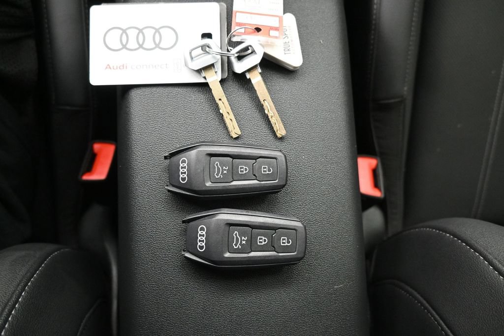 Used 2025 Audi Q6 e-tron Prestige w/ Black Warm Weather Package AWD/4WD image 21