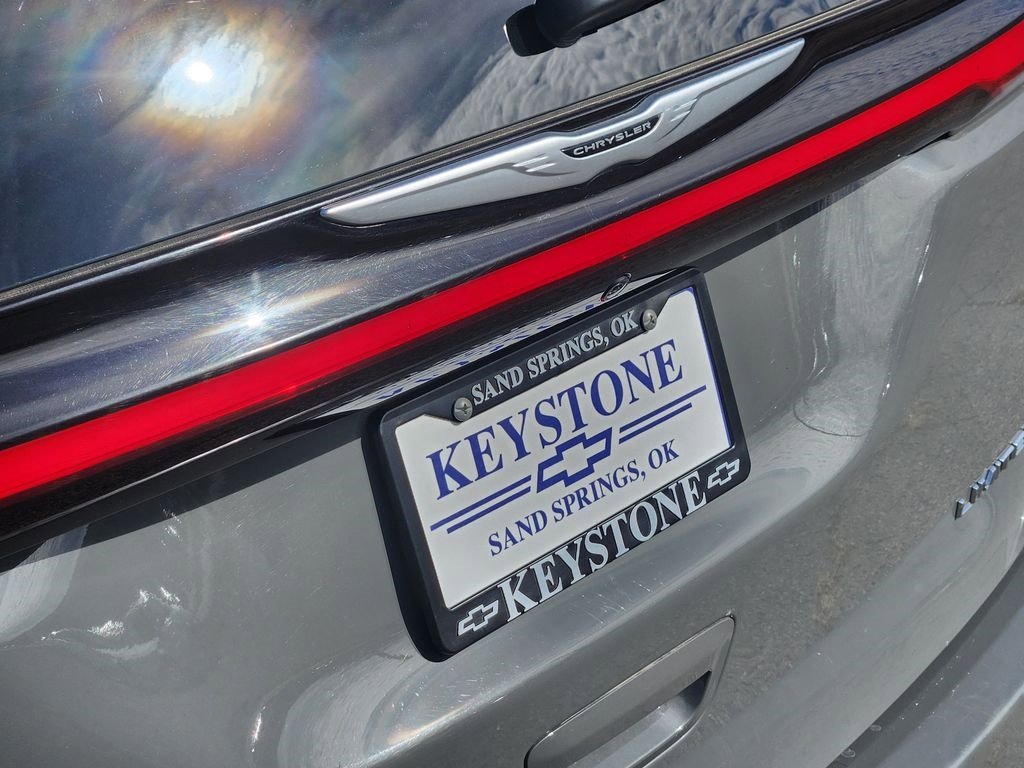 Used 2023 Chrysler Pacifica Limited image 11