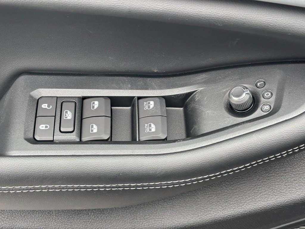 New 2025 Jeep Grand Cherokee L Limited w/ Luxury Tech Group II image 28