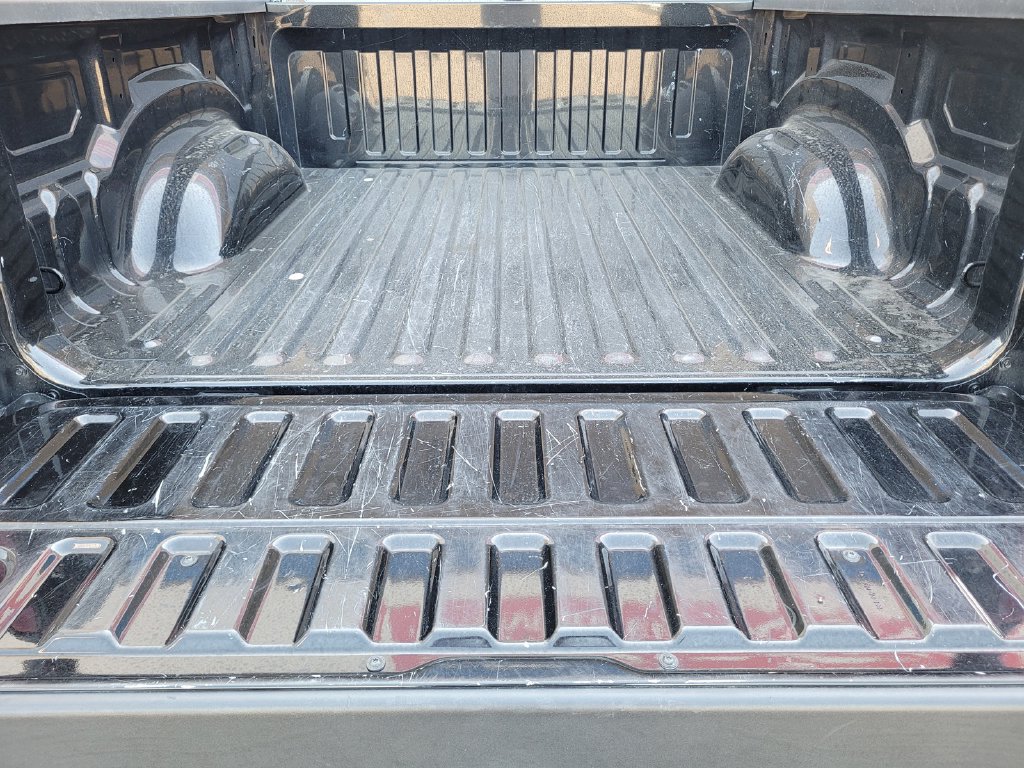 Used 2022 RAM 1500 Laramie w/ Sport Appearance Package AWD/4WD image 9
