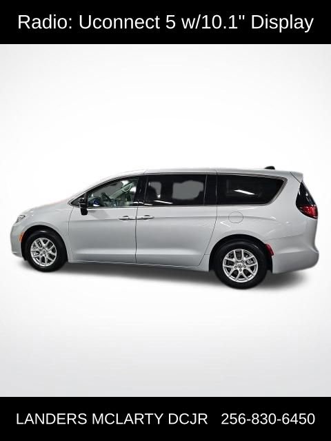 Used 2024 Chrysler Pacifica Touring-L image 11