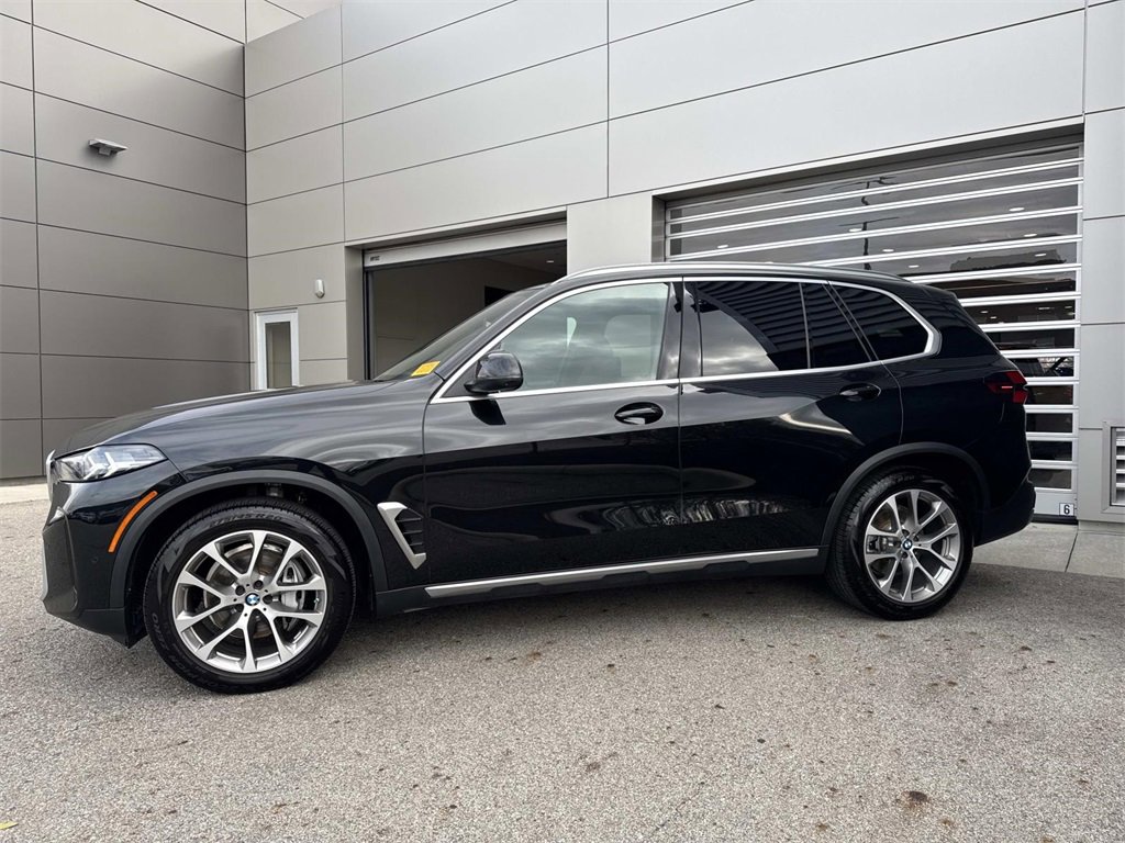 Used 2024 BMW X5 xDrive40i w/ Parking Assistance Package image 3