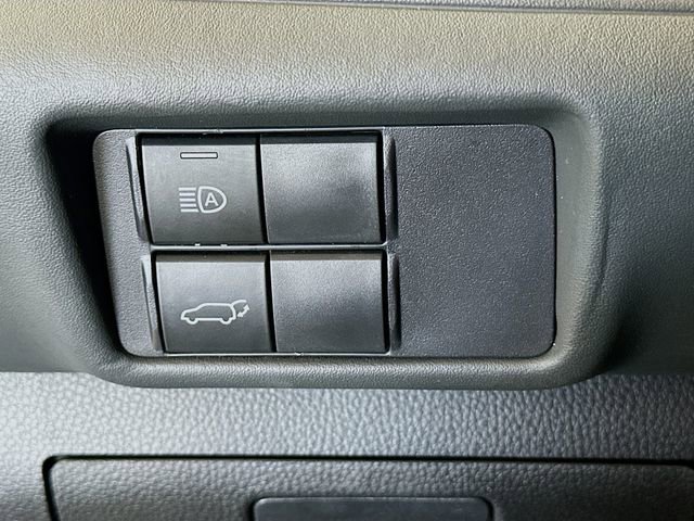 Used 2022 Toyota Highlander XLE AWD/4WD image 11