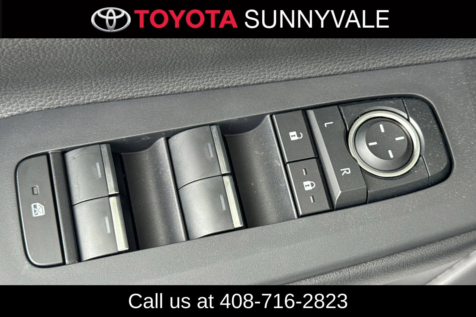 Used 2025 Toyota Prius Plug-In Hybrid image 17
