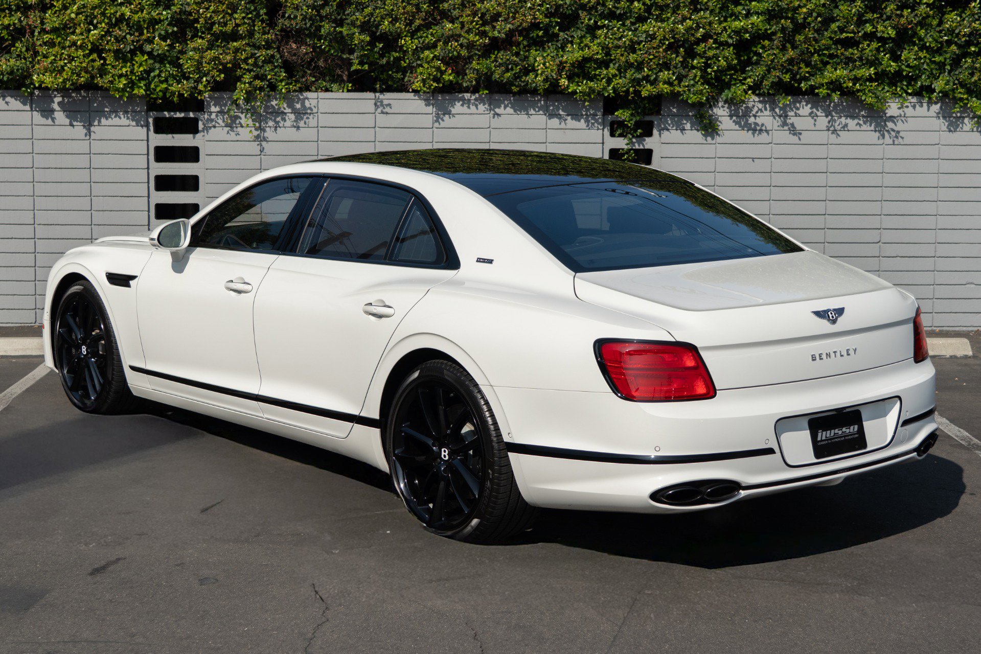Used 2024 Bentley Flying Spur V8 image 3