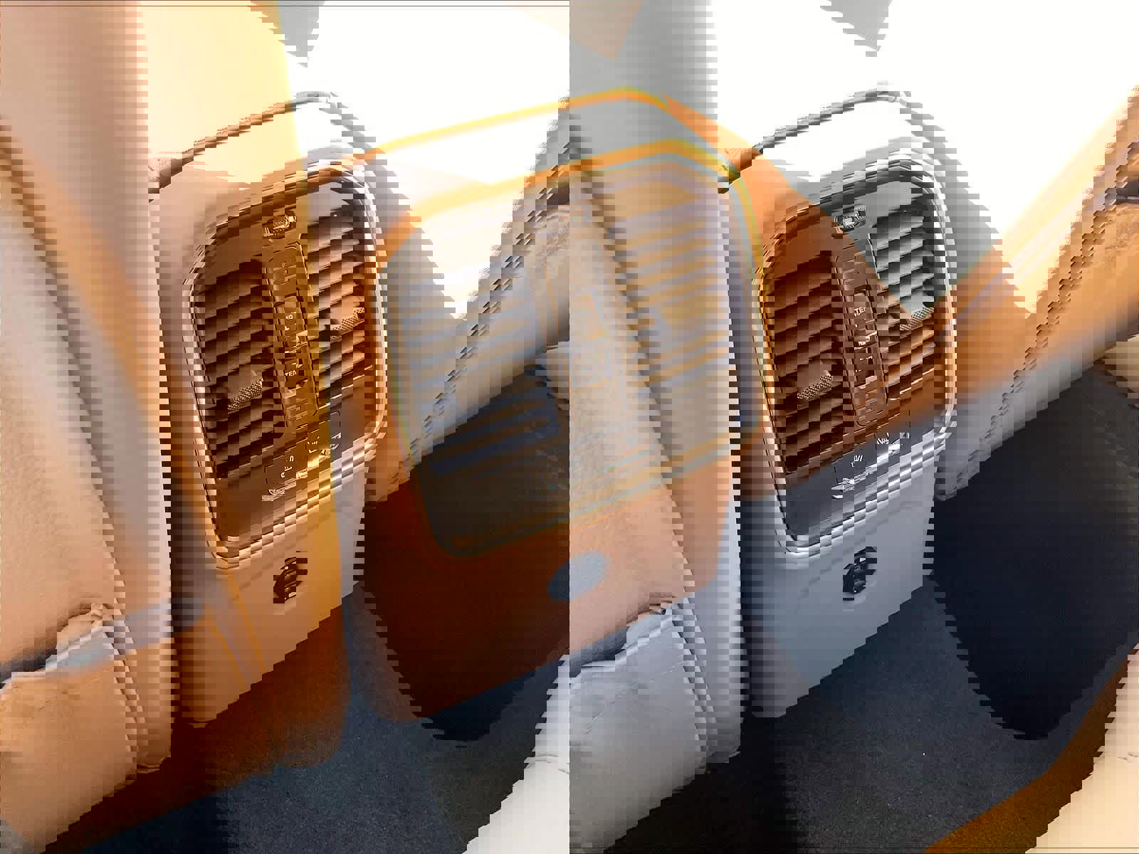 Used 2024 Porsche Macan image 35