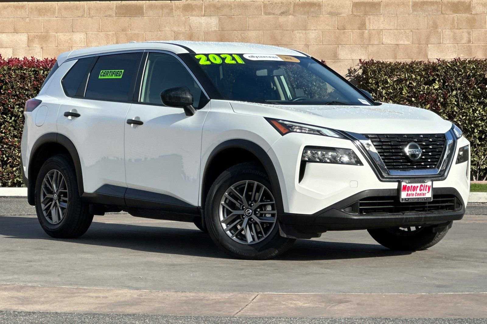 Used 2021 Nissan Rogue S image 2