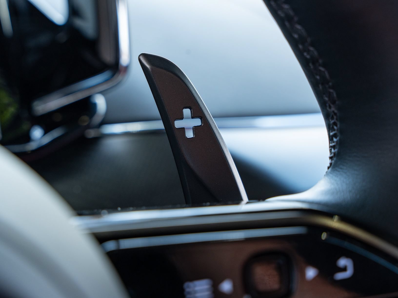 Used 2025 Aston Martin V8 Vantage Coupe RWD image 24