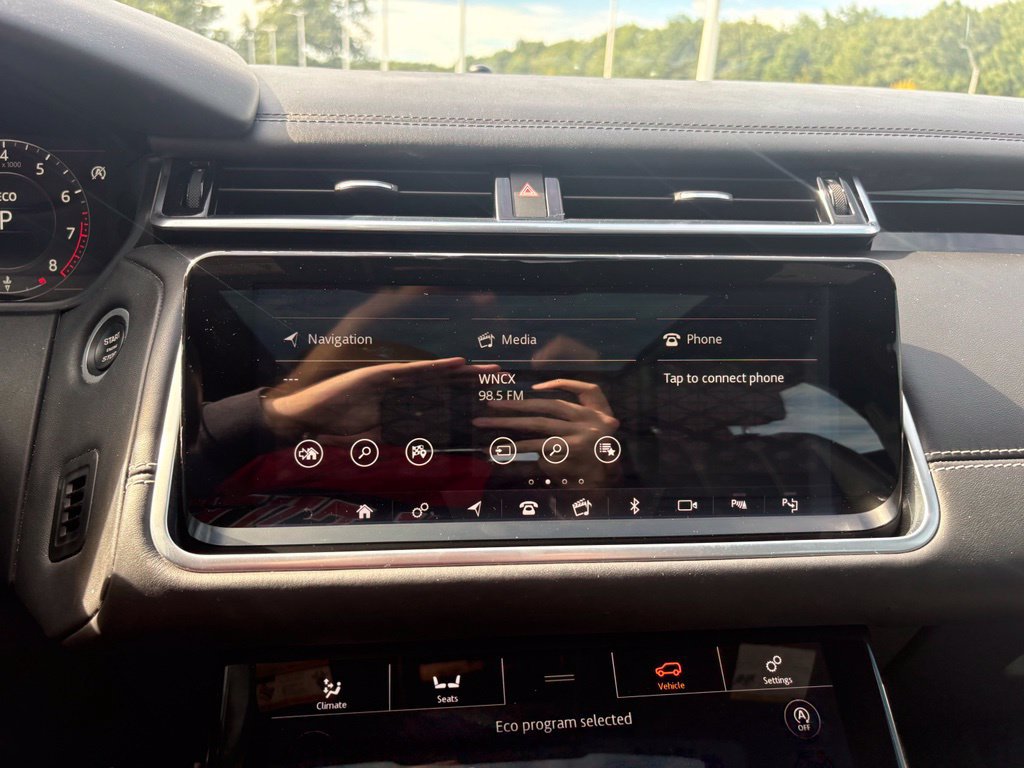 Used 2018 Land Rover Range Rover Velar R-Dynamic HSE AWD/4WD image 18