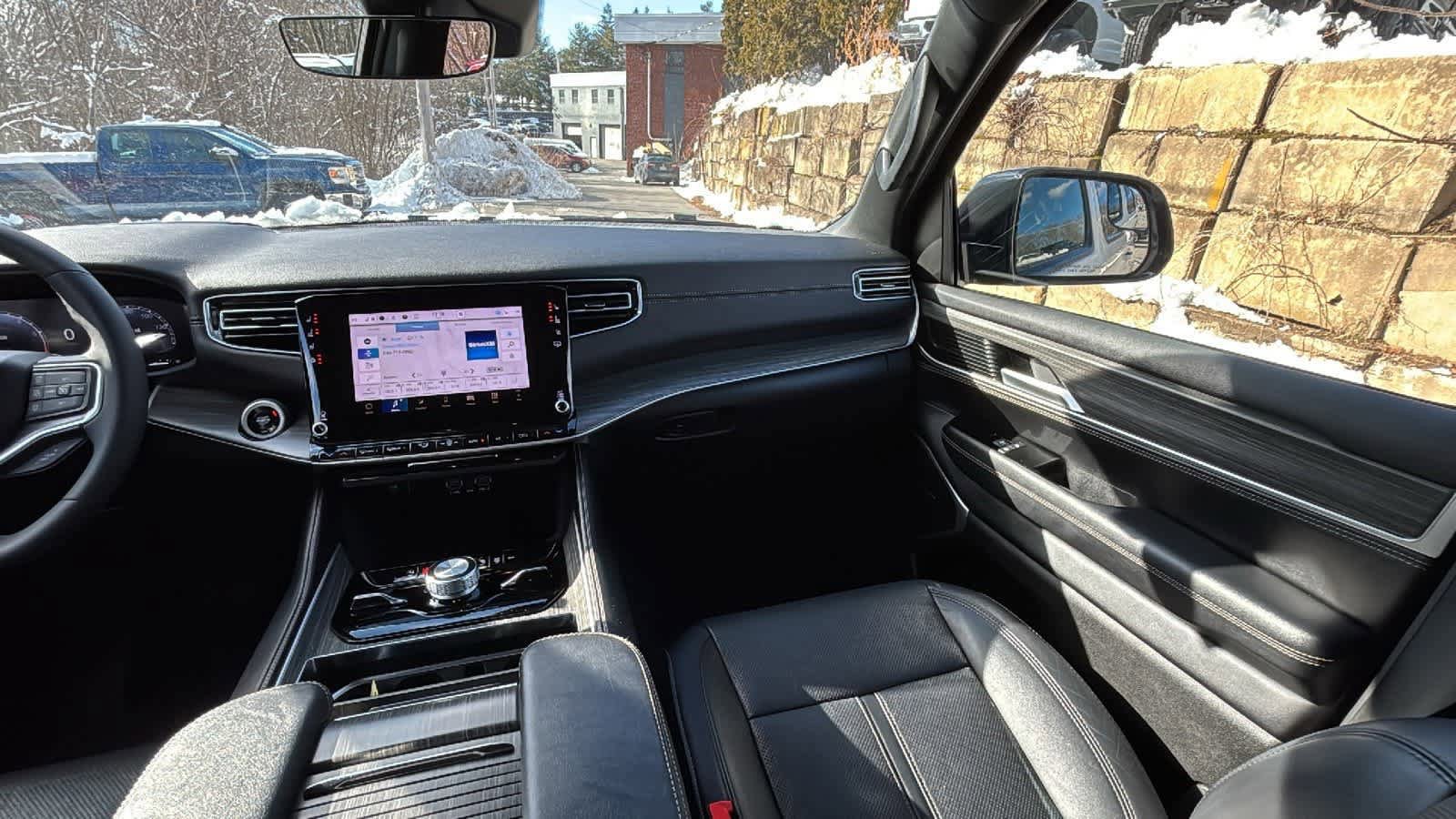Used 2024 Jeep Wagoneer Series III image 28