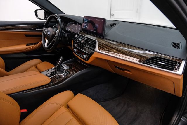 Used 2022 BMW 530e w/ Premium Package image 10