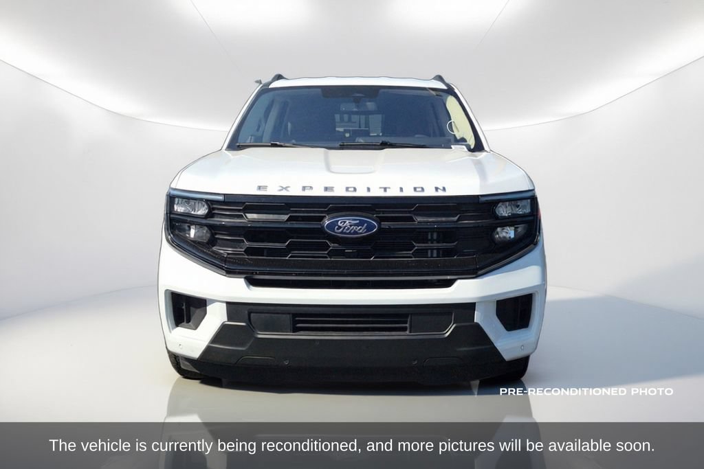 Used 2025 Ford Expedition Max Active RWD image 2