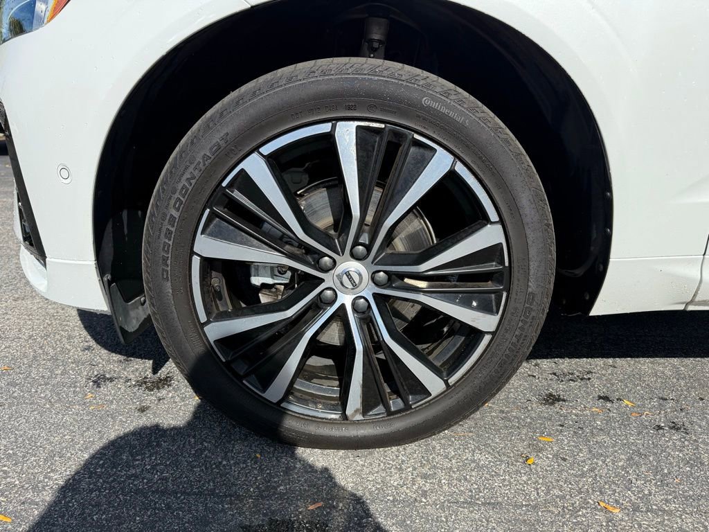 Used 2023 Volvo XC60 B5 Plus image 24