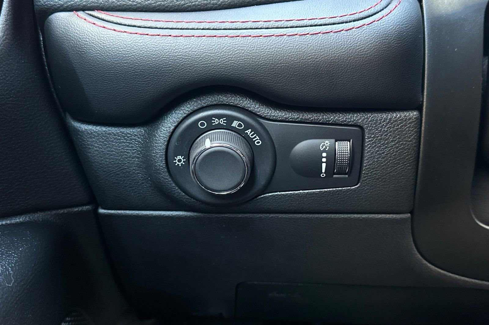 Used 2025 Dodge Durango GT AWD/4WD image 30