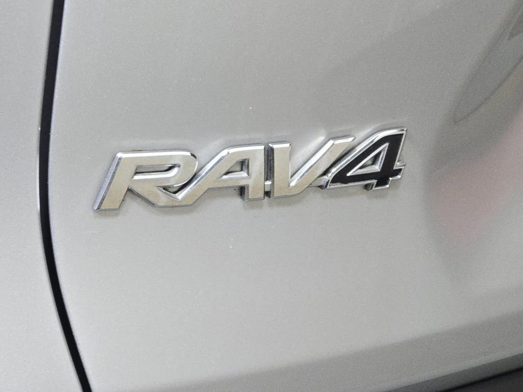 Used 2021 Toyota RAV4 XLE image 7