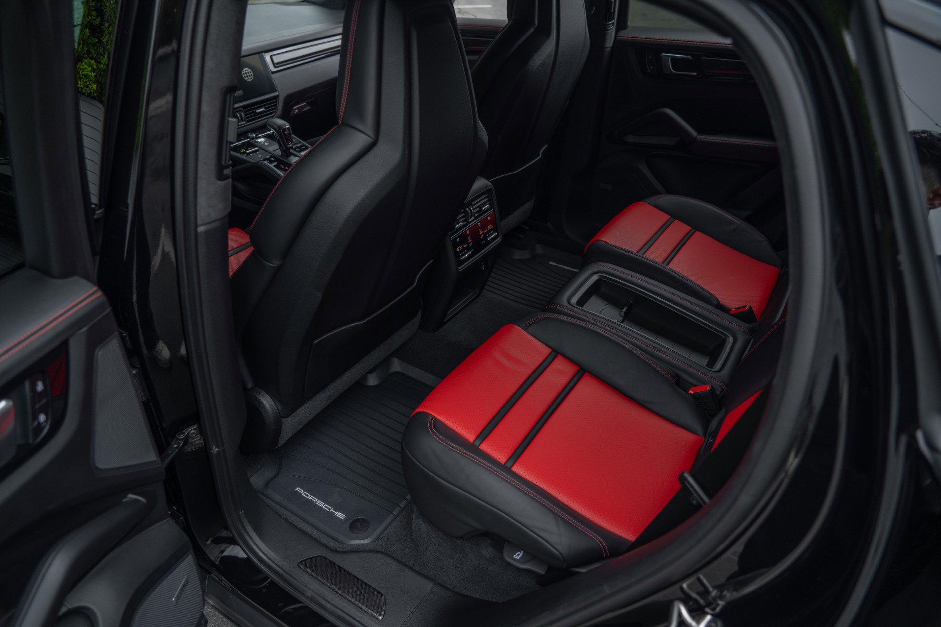 Used 2023 Porsche Cayenne Turbo GT image 54