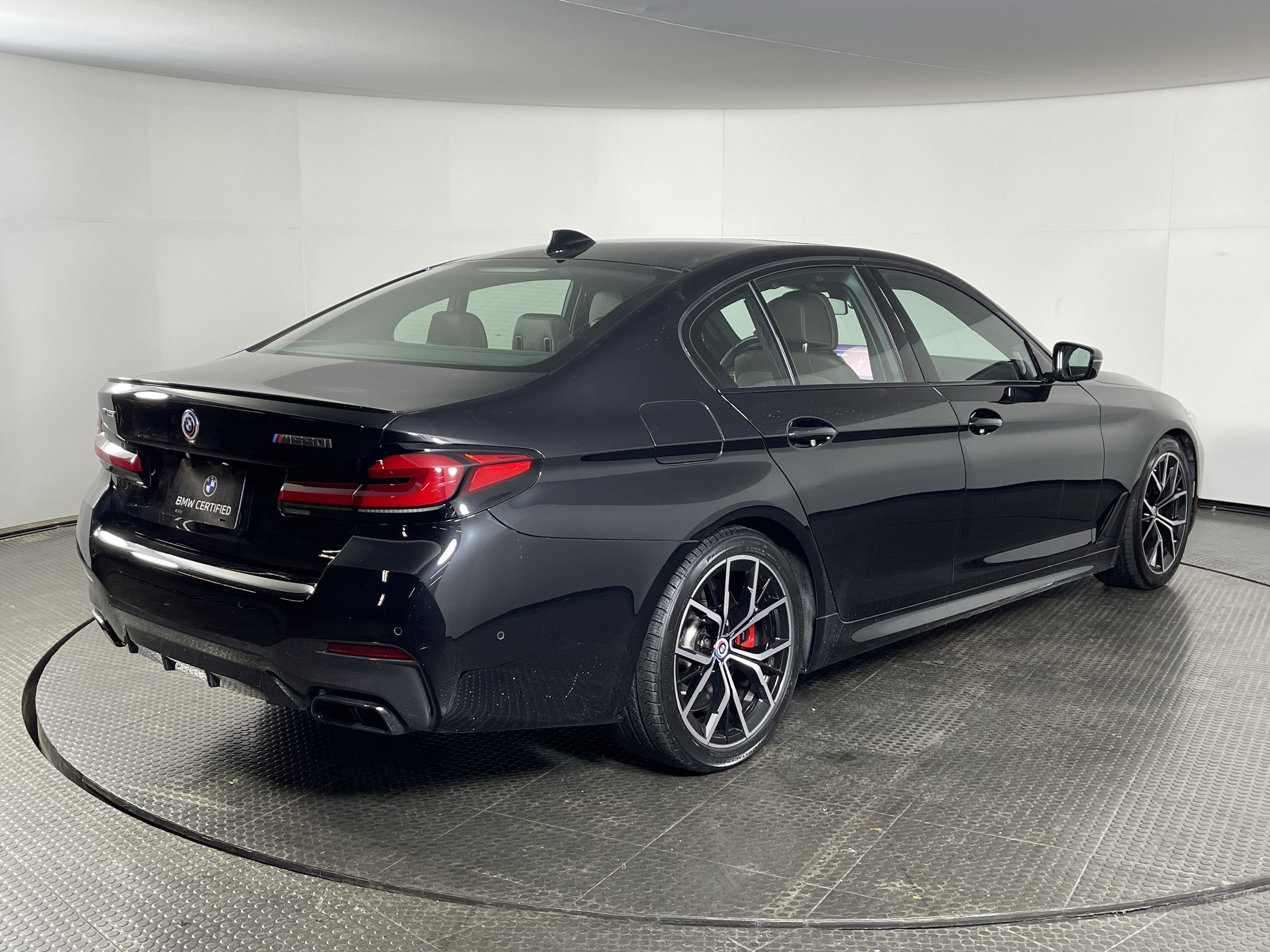 Certified 2023 BMW M550i xDrive w/ Dynamic Handling Package image 5