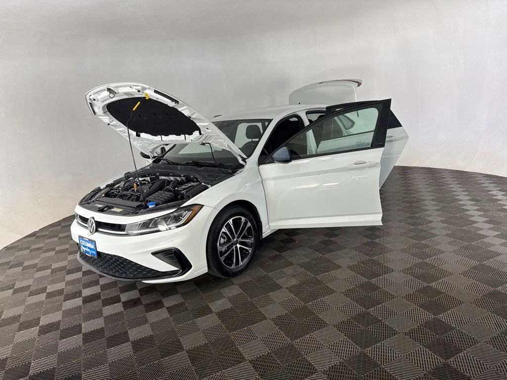Used 2025 Volkswagen Jetta Sport FWD image 11
