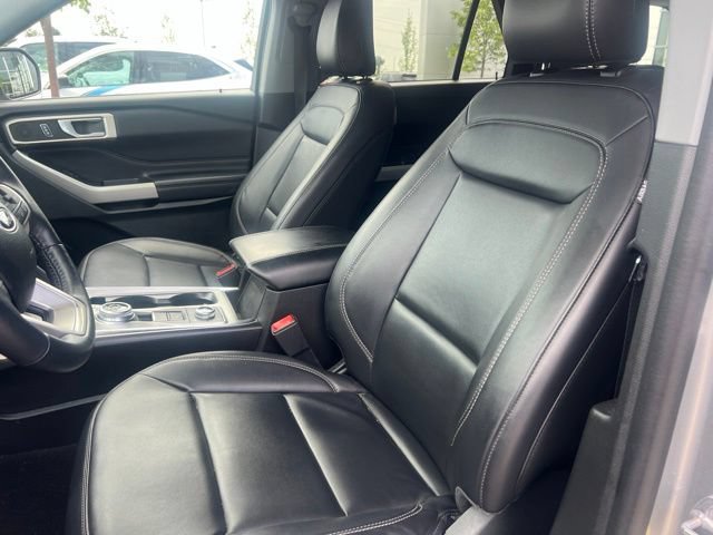 Used 2023 Ford Explorer XLT w/ Equipment Group 202A AWD/4WD image 19