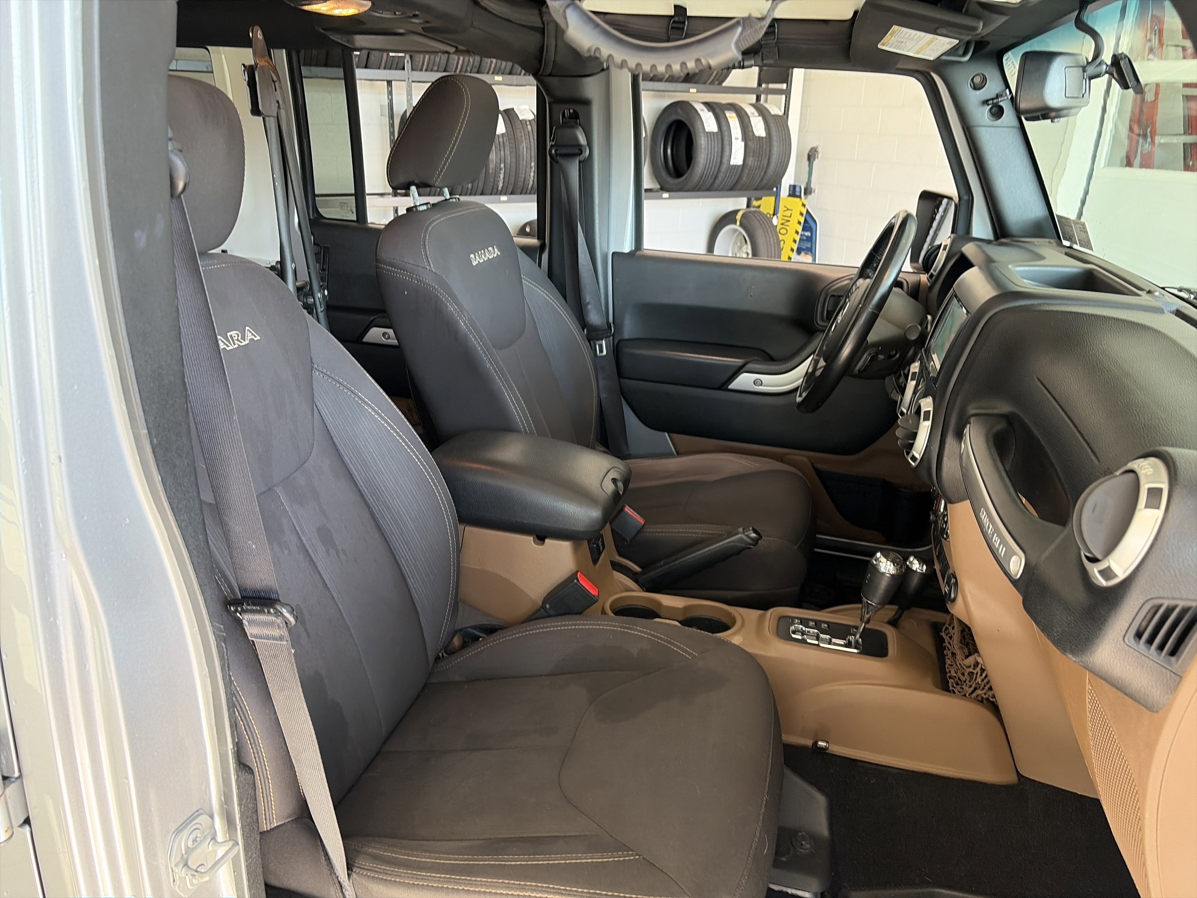 Used 2017 Jeep Wrangler Unlimited Sahara image 29