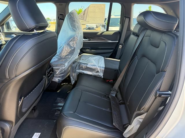 New 2026 Jeep Grand Cherokee Limited w/ Limited Altitude Package AWD/4WD image 24