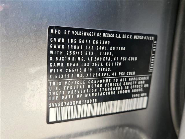 Used 2023 Volkswagen Tiguan SE R-Line image 27