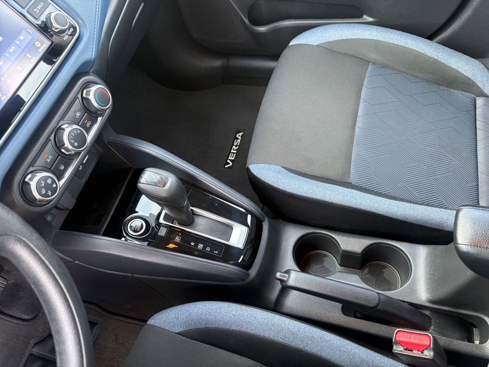 Used 2025 Nissan Versa SV image 39
