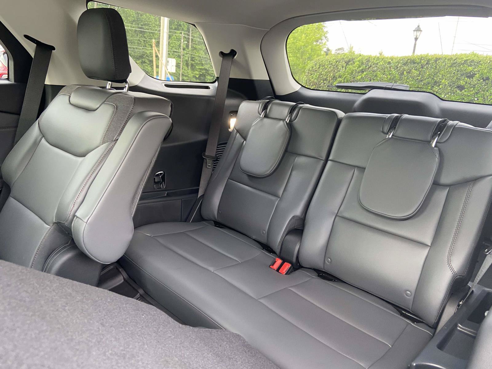 Used 2025 Ford Explorer Active w/ Active Comfort Package RWD image 14