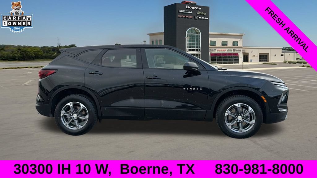 Used 2025 Chevrolet Blazer LT AWD/4WD image 2
