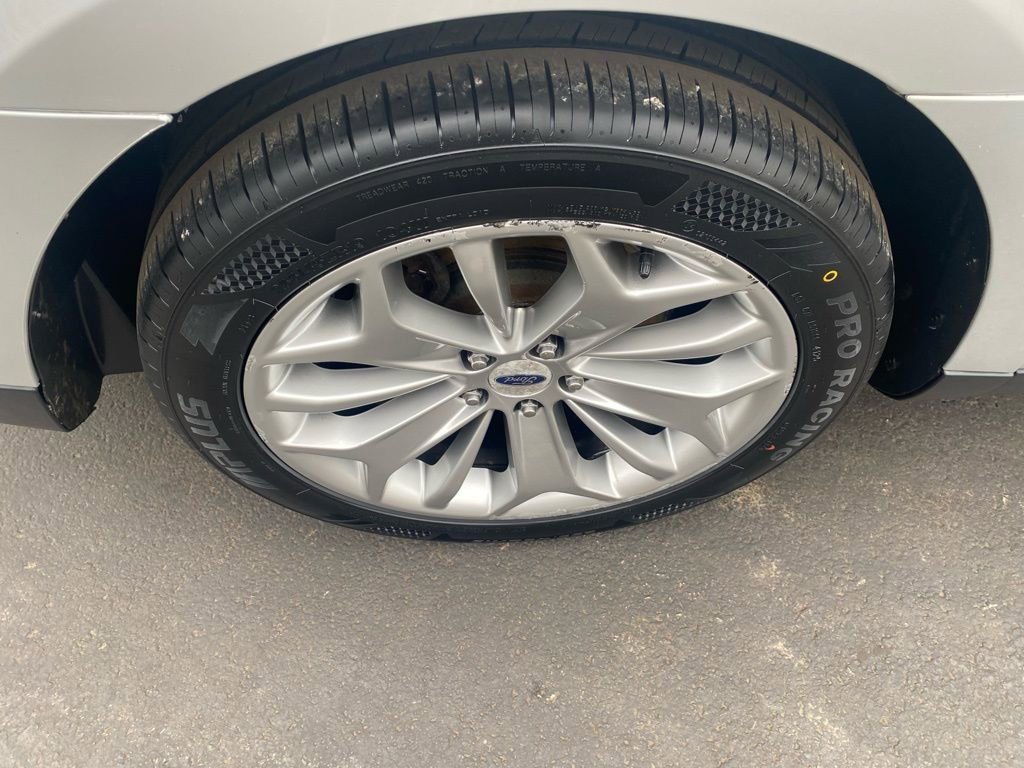Used 2018 Ford Taurus Limited FWD image 28