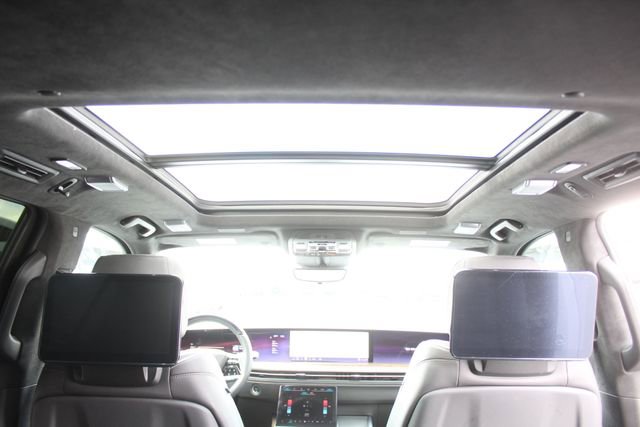 Used 2025 Cadillac Escalade ESV Sport Platinum w/ LPO, Floor Liner Package AWD/4WD image 24