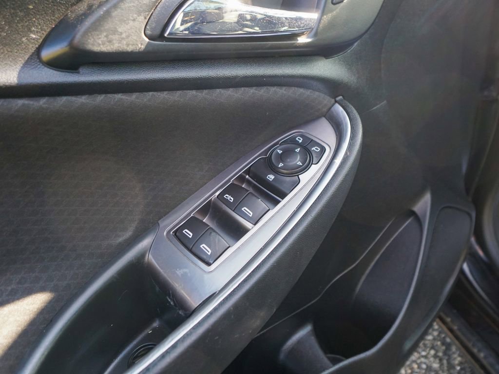 Used 2021 Chevrolet Malibu LT image 17