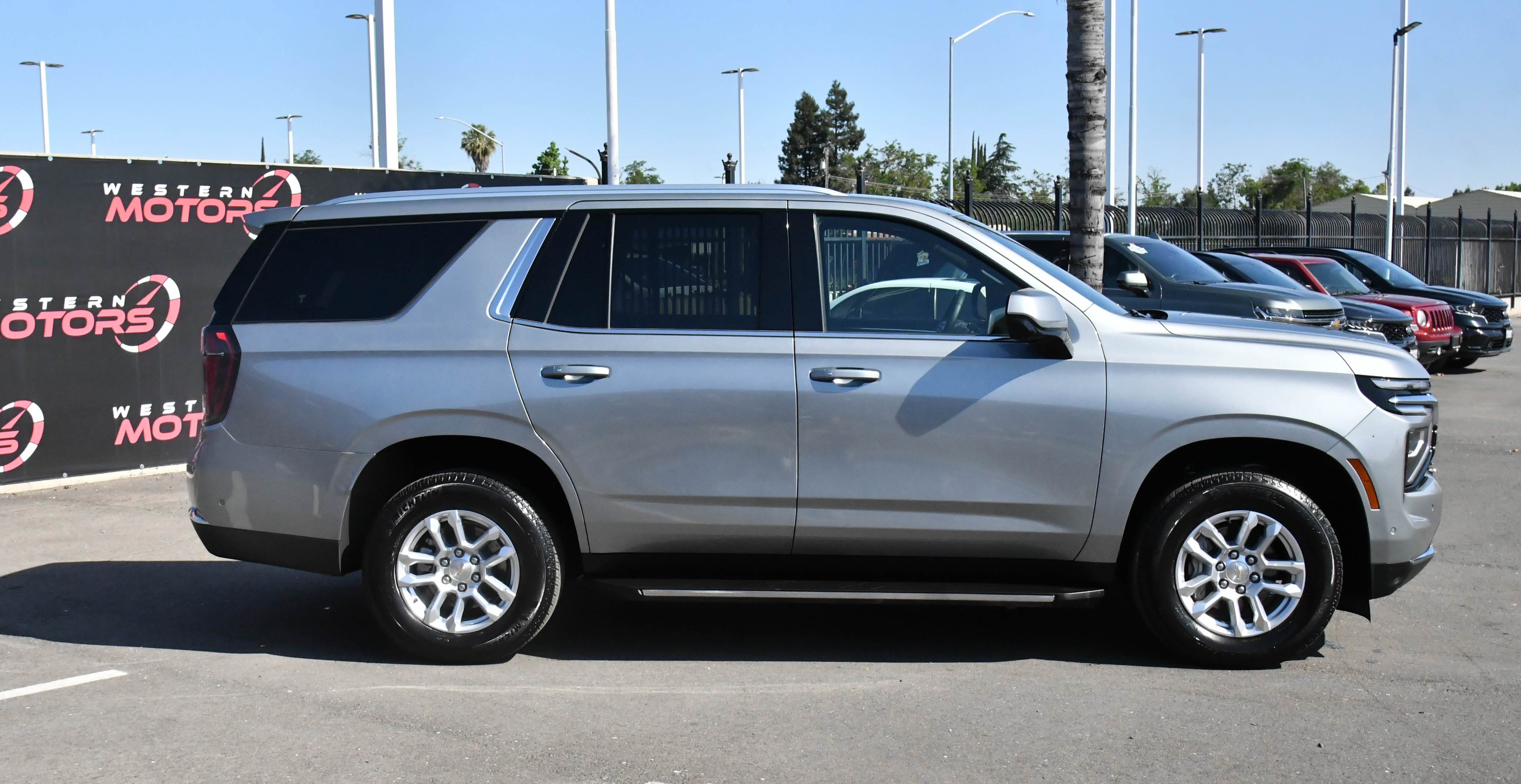 Used 2025 Chevrolet Tahoe LT AWD/4WD image 9