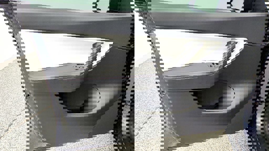 Used 2022 Tesla Model Y Performance image 11