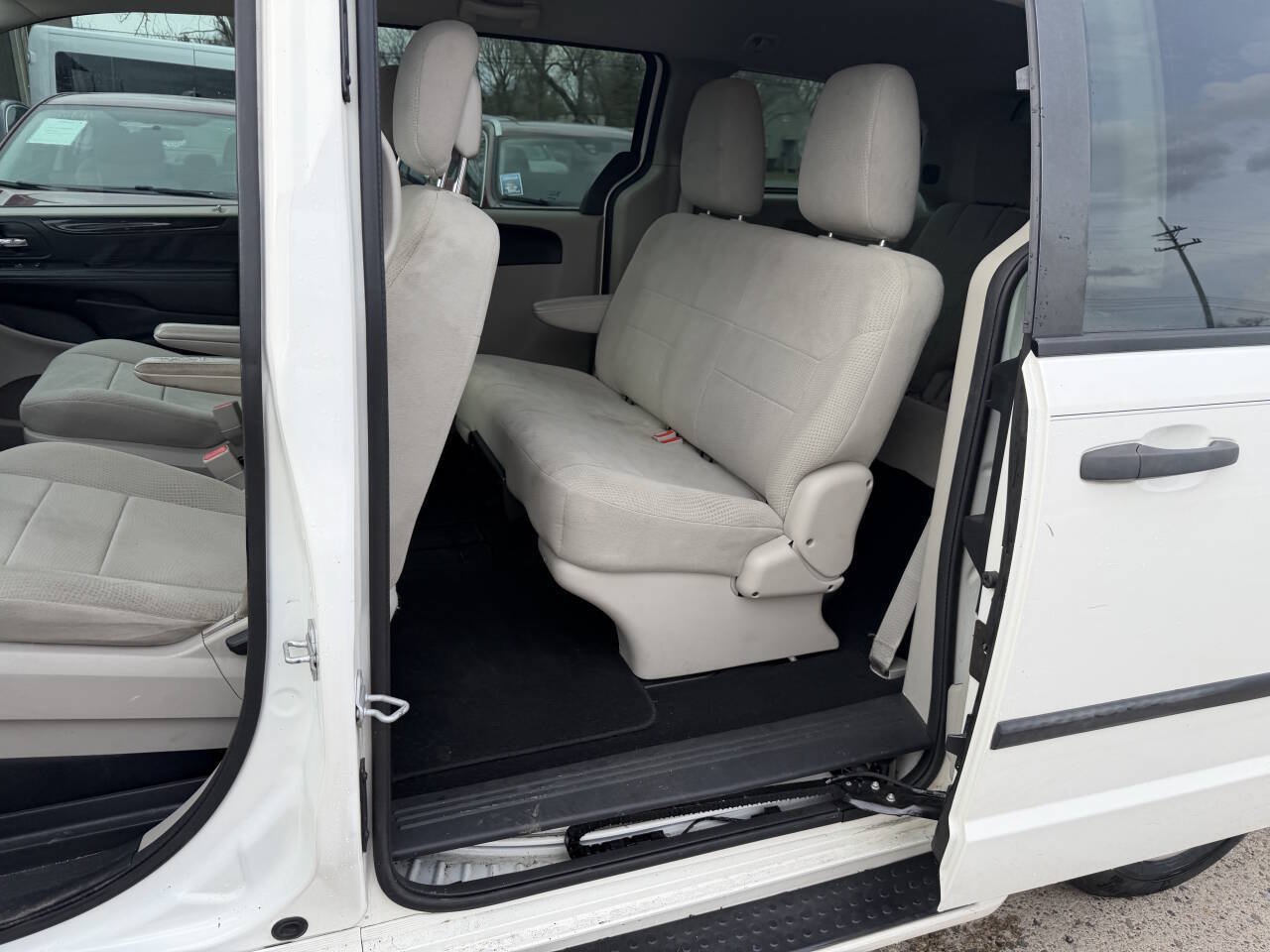 Used 2013 Dodge Grand Caravan American Value Package FWD image 26