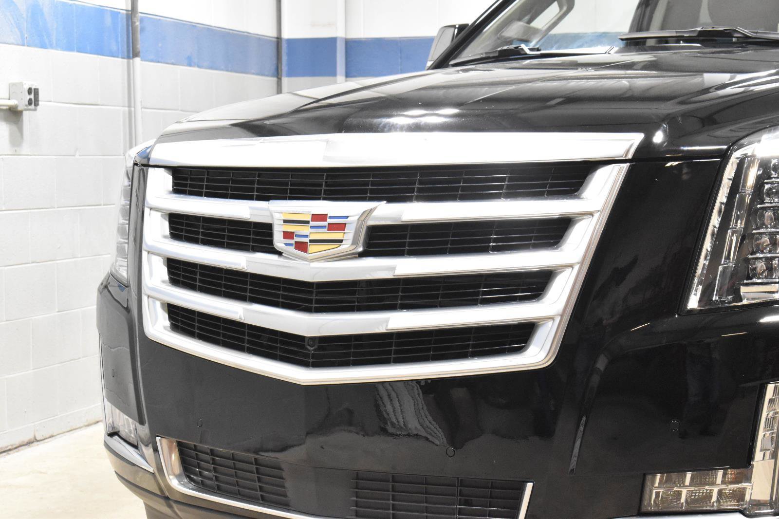 Used 2019 Cadillac Escalade ESV Premium Luxury AWD/4WD image 33