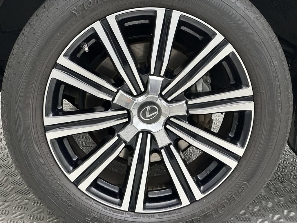 Used 2018 Lexus LX 570 4WD w/ Luxury Package image 10