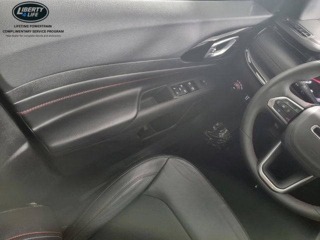 Used 2025 Jeep Compass Trailhawk AWD/4WD image 31